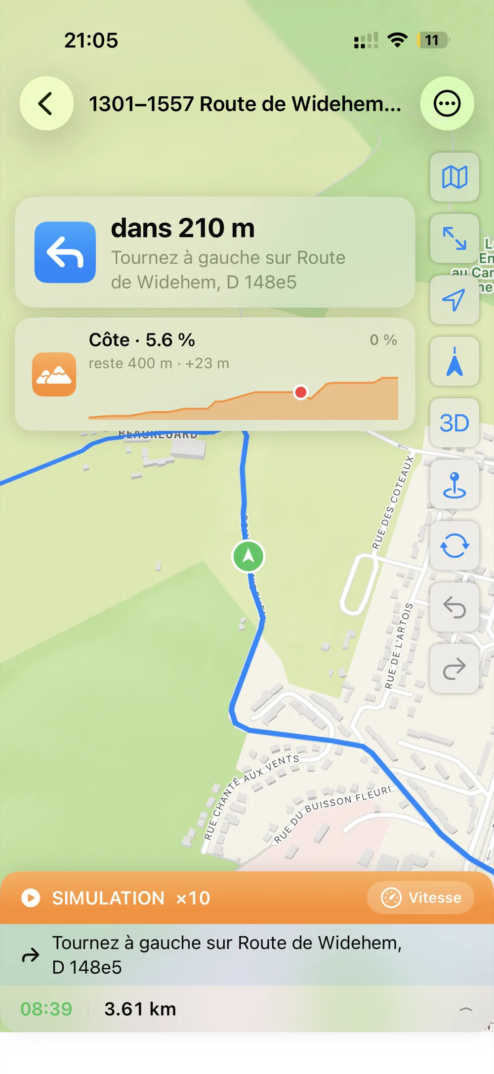 Assistant de côtes à vélo : encart orange avec profil de la montée, position en temps réel, pente moyenne 5,6 %, distance et dénivelé restants, au-dessus de la navigation guidée