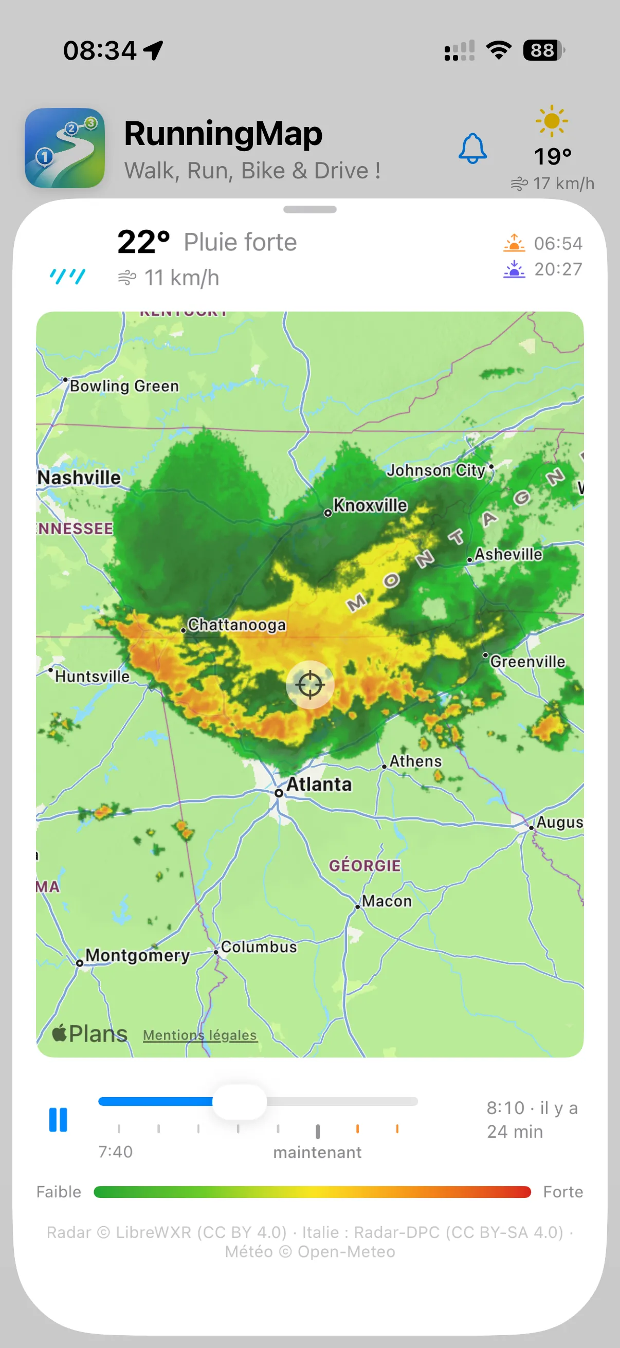 Radar de pluie animé sur une cellule orageuse entre Nashville, Knoxville et Atlanta : intensités du vert à l'orange, curseur de lecture sur la dernière heure et échelle Faible à Forte, sous une météo « 22° Pluie forte »