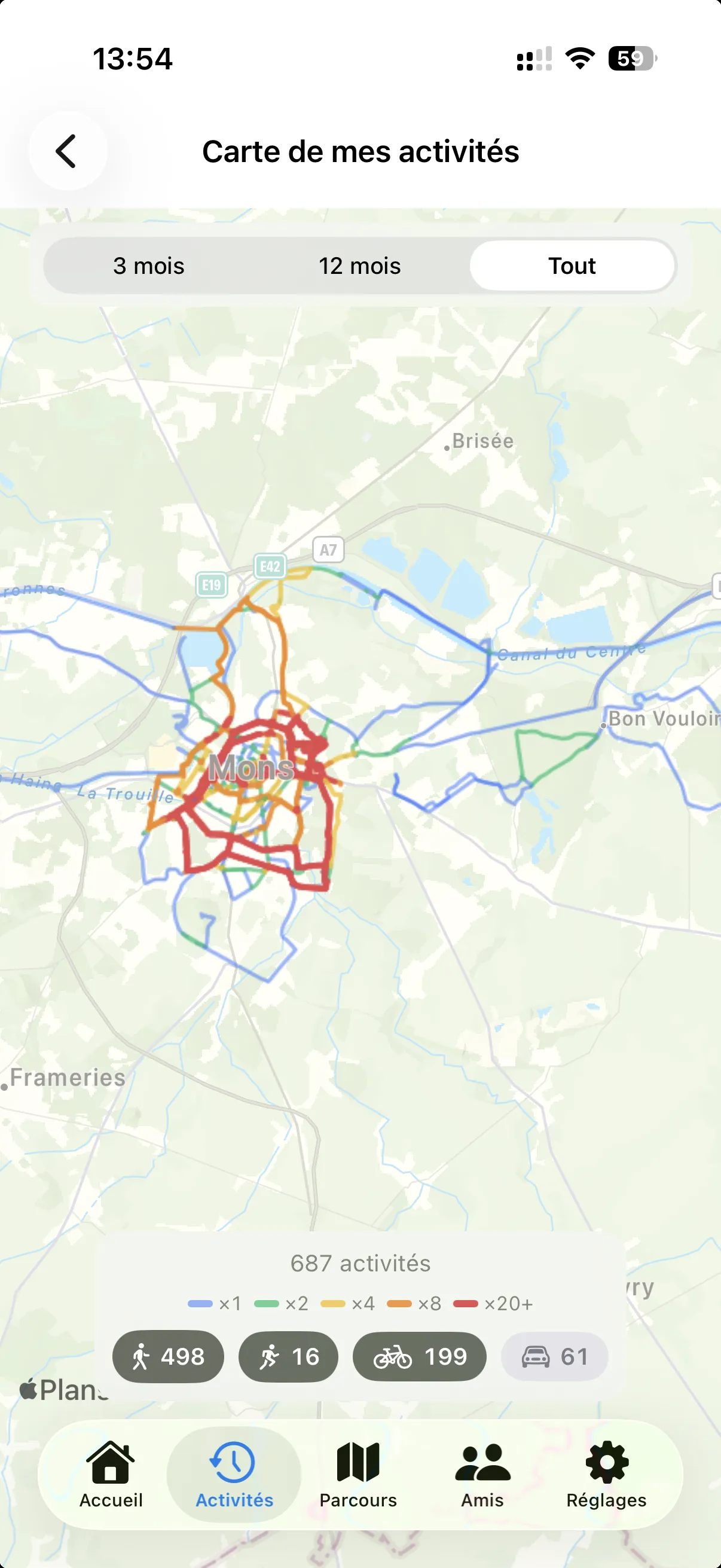 Carte de mes activités : 687 activités cumulées autour de Mons, chemins colorés du bleu (1 passage) au rouge (20 passages et plus), filtres 3 mois / 12 mois / Tout et compteurs par mode — 498 marches, 16 courses, 199 sorties vélo, 61 trajets voiture