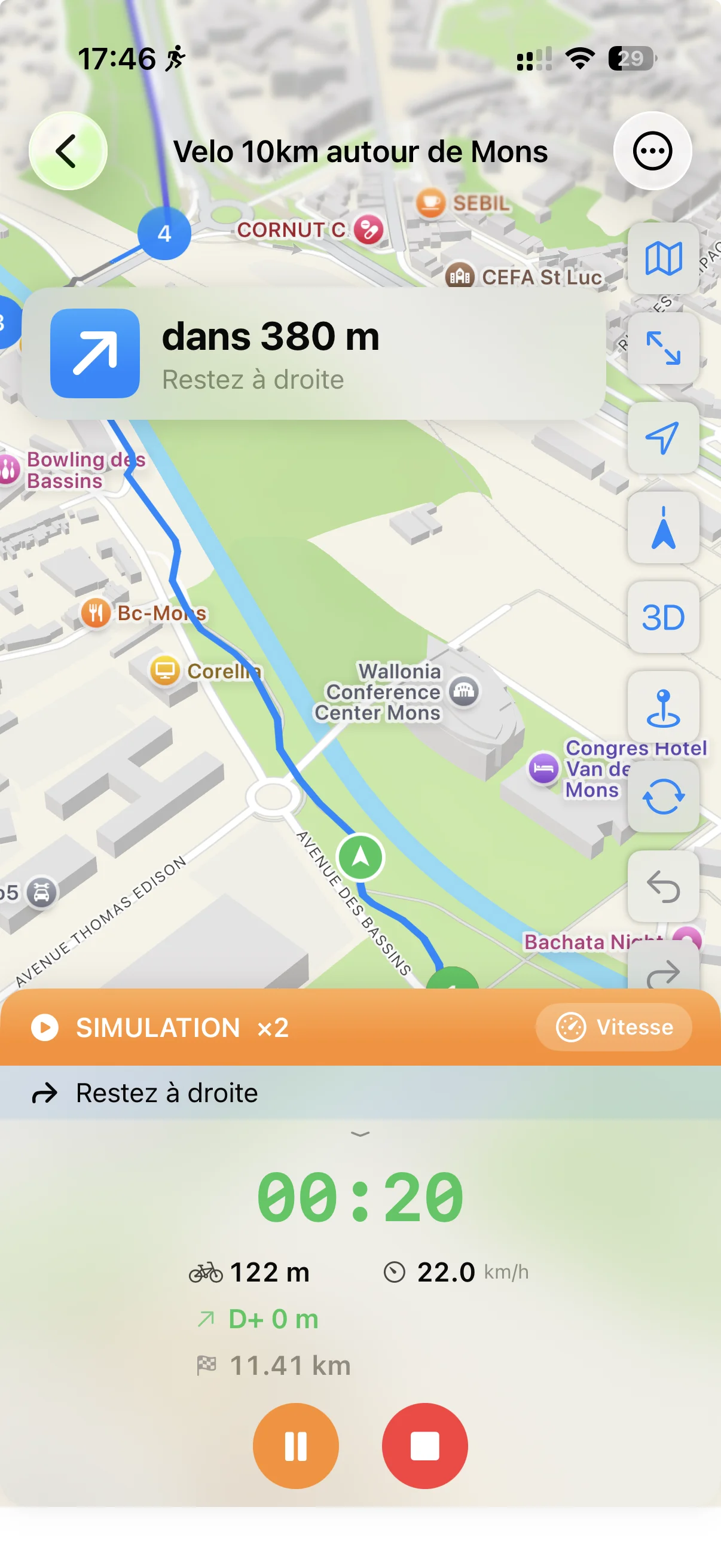 Guidage en chemin pendant un voyage à vélo : encart de manœuvre « dans 380 m — Restez à droite », vitesse 22,0 km/h, distance restante 11,41 km