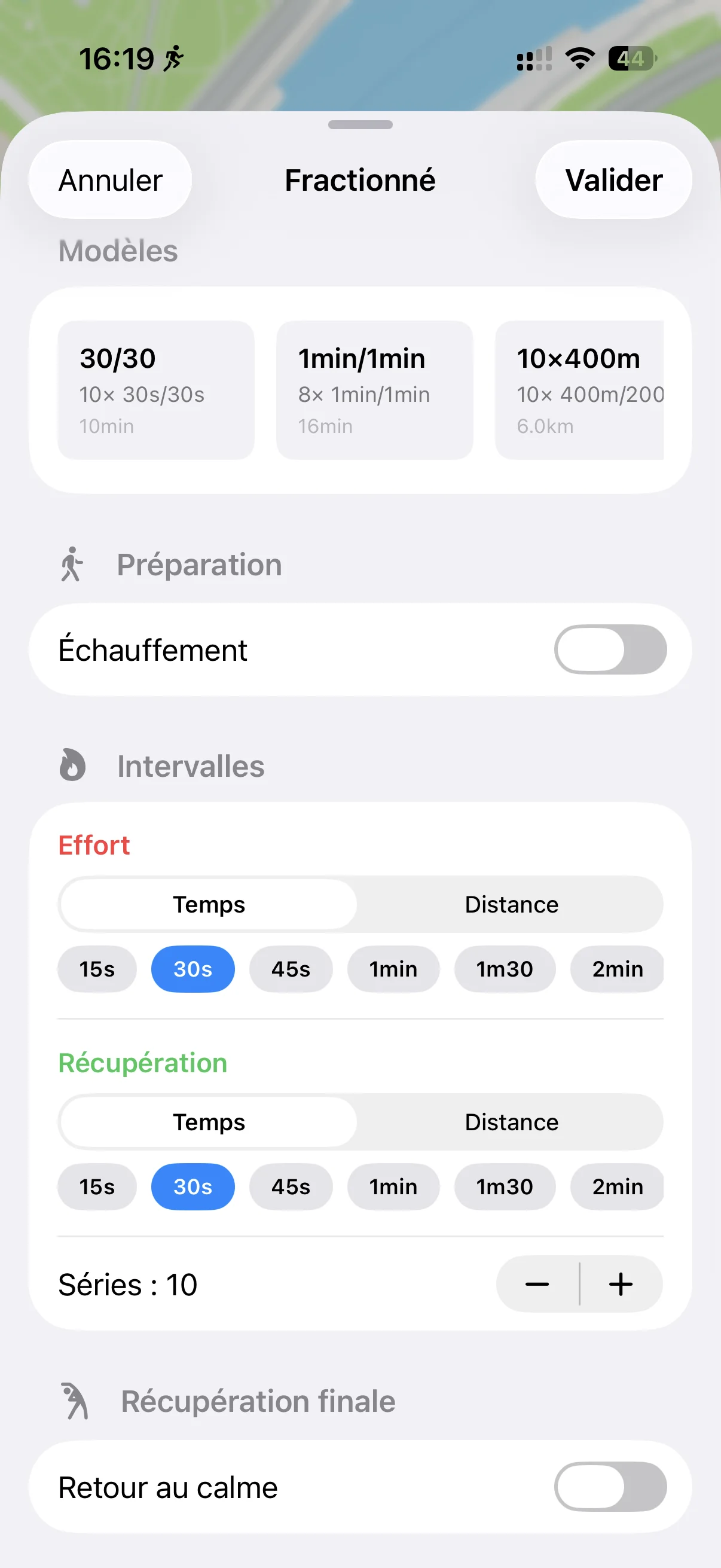 Configuration du fractionné : templates prêts (30/30, 1min/1min, 10×400m), section Préparation, Intervalles (Effort, Récupération, Séries), Récupération finale